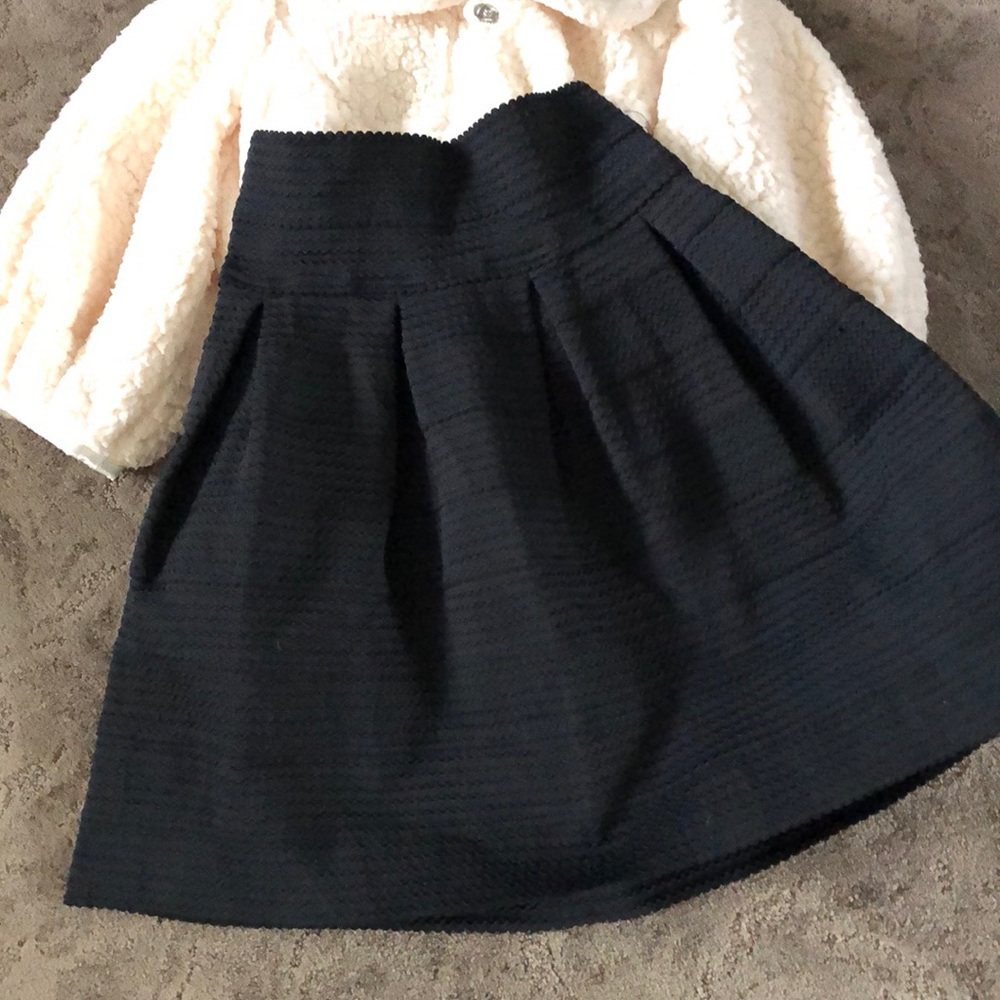 Black vintage looking skirt - Picture 5 of 6